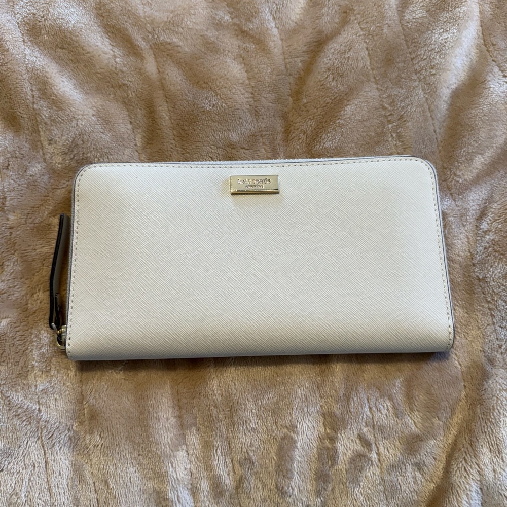 Kate Spade Cream Zip Wallet - Never Used